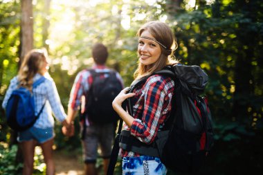  trekking için yürüyüşçü orman