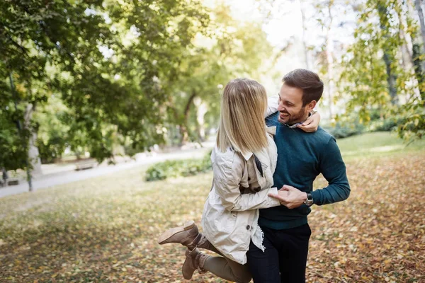 Young happy couple in love — Stock Photo, Image