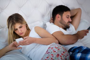 ilişki sorunları çözülmemiş Çift