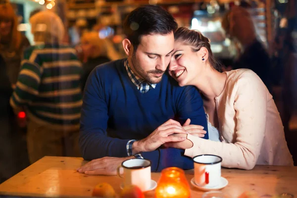 Happy couple talking at bar — Stock Photo, Image