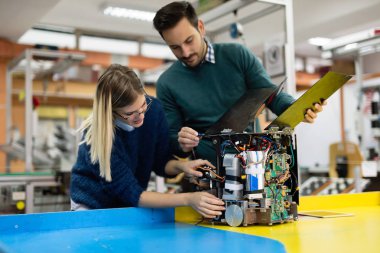  robot test için Hazırlık öğrencileri