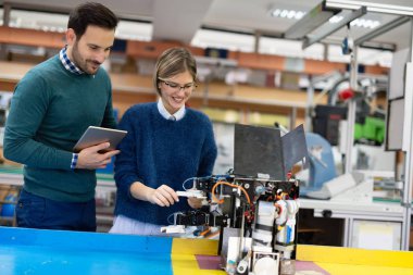  robot test için Hazırlık öğrencileri