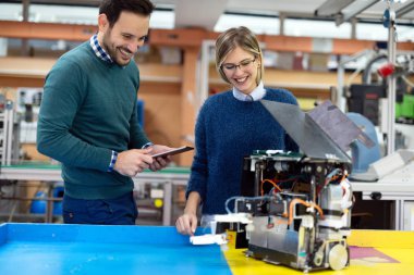  robot test için Hazırlık öğrencileri