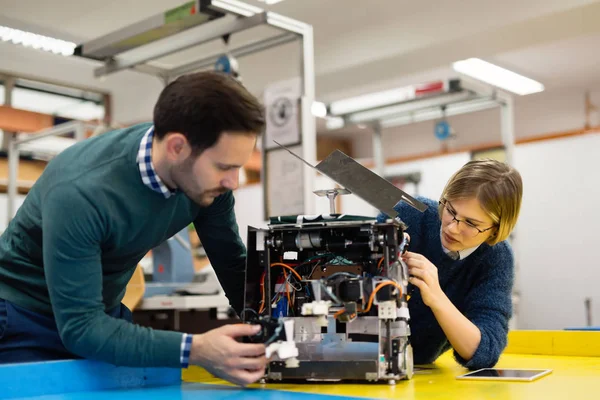  robot test için Hazırlık öğrencileri