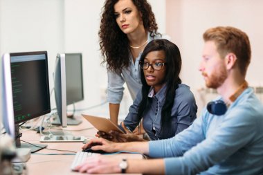 Projede çalışan yazılım mühendisleri