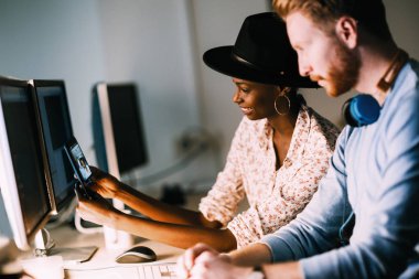 Projede çalışan yazılım mühendisleri 