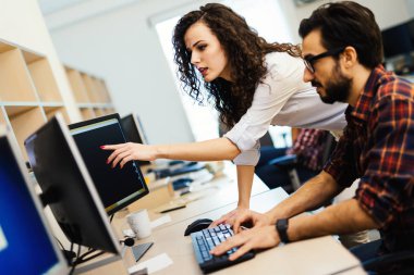 Projede çalışan yazılım mühendisleri 