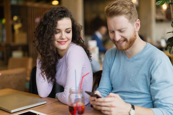 Paar hat Date im Café — Stockfoto