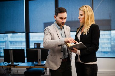  ofiste tartışma iş Çift