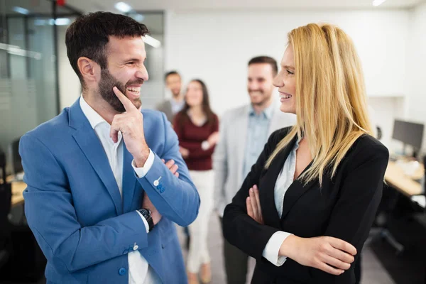 Team Gut Gelaunter Geschäftsleute Posiert Für Gruppenbild — Stockfoto