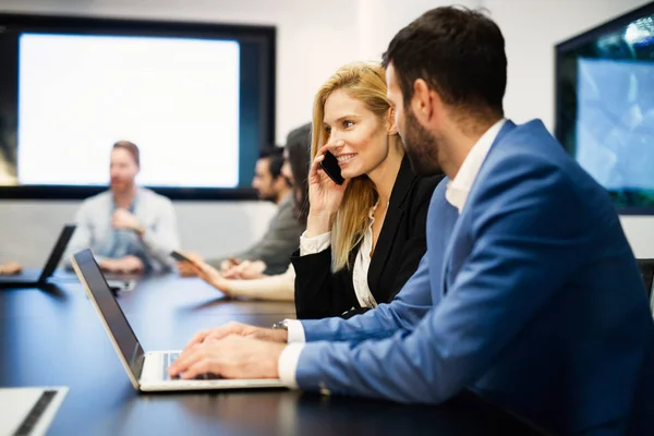 Perspektive Geschäftskollegen Konferenzraum Während Der Präsentation — Stockfoto