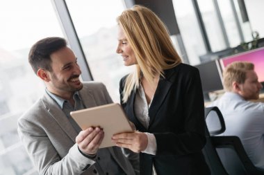  iş çift kendi şirketindeki tablet kullanma