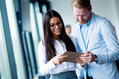 Tablet kullanarak çekici çift