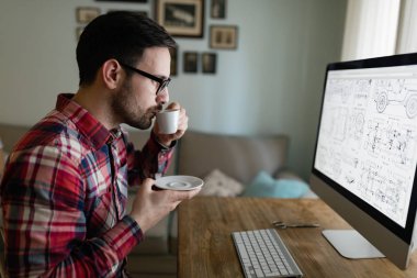  projede çalışan yakışıklı Tasarımcısı 