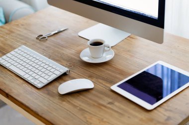 Tablet bilgisayar ile Ofis Masası 