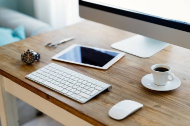 Tablet bilgisayar ile Ofis Masası 