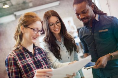  Genç bakış açısı tasarımcıları tartışıyor