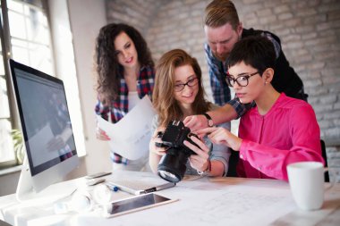 perspektif tasarımcıları fotoğraf makinesi ile çalışma