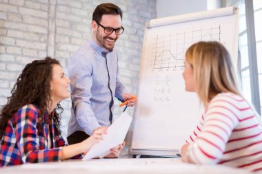 İş arkadaşları ve çalışan mimarlar 