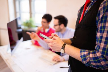 Kullanma Smartphone modern office iş adamı