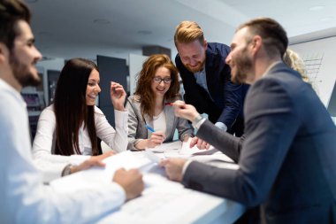  birlikte projede çalışan mimarlar