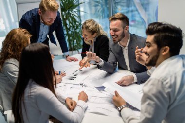  birlikte projede çalışan mimarlar