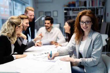  birlikte projede çalışan mimarlar