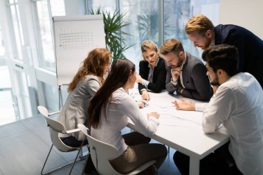  birlikte projede çalışan mimarlar