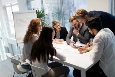  birlikte projede çalışan mimarlar