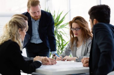  birlikte projede çalışan mimarlar