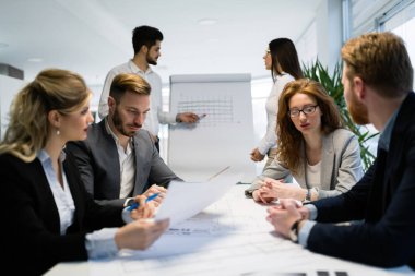  birlikte projede çalışan mimarlar