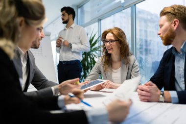  birlikte projede çalışan mimarlar