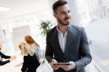 genç yakışıklı mimar Toplantı