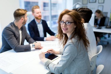  birlikte projede çalışan mimarlar