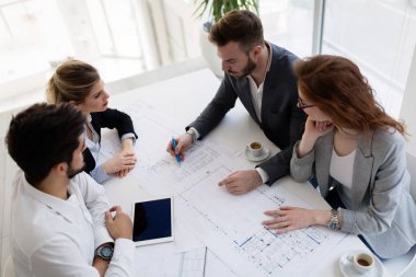  birlikte projede çalışan mimarlar