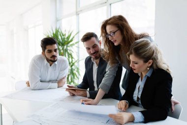  birlikte projede çalışan mimarlar