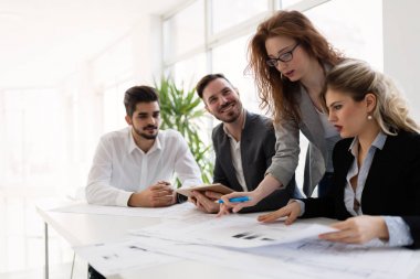  birlikte projede çalışan mimarlar