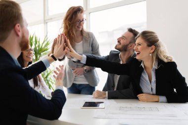  birlikte projede çalışan mimarlar