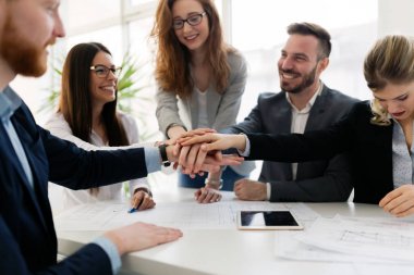  birlikte projede çalışan mimarlar