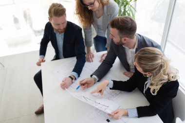  birlikte projede çalışan mimarlar