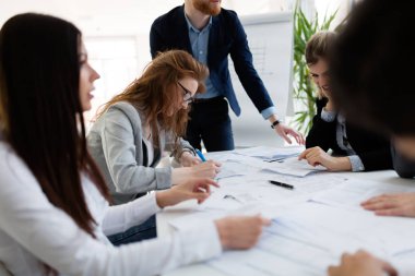  birlikte projede çalışan mimarlar