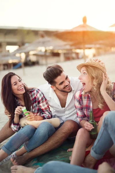 Friends having great time at beach — Stock Photo, Image
