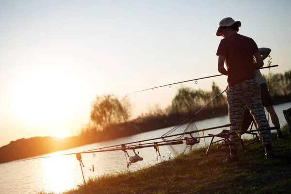 Halászatot a fiatalember — Stock Fotó