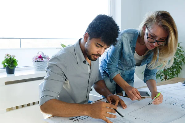 Office-collega's in zakelijke bijeenkomst — Stockfoto