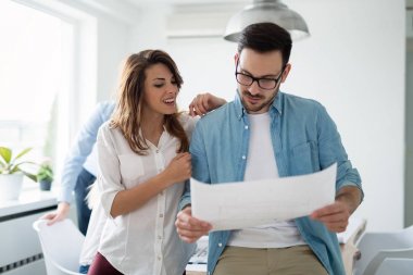 Yeni projede çalışan tasarımcıları