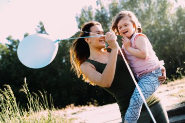 özel ihtiyaçları olan anne ile kız