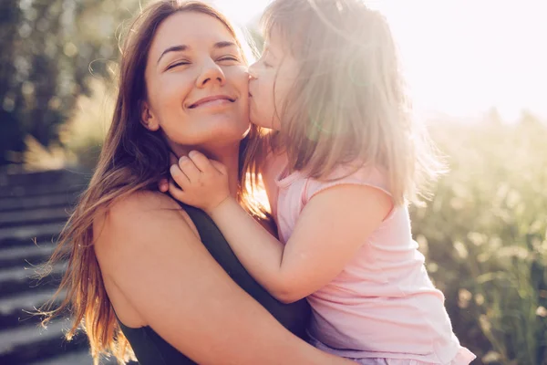 Mãe e filho com necessidades especiais — Fotografia de Stock