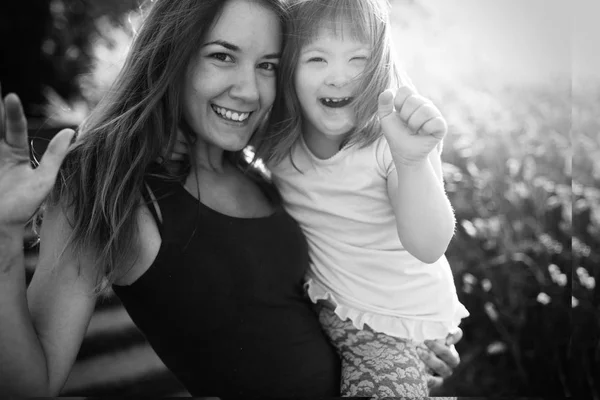 Madre e hijo con necesidades especiales — Foto de Stock