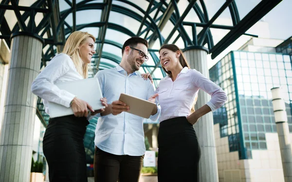 Jóvenes socios comerciales — Foto de Stock