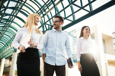 genç iş ortakları